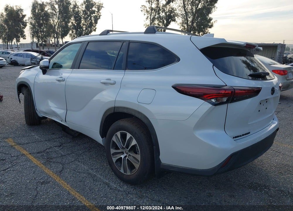 2024 TOYOTA HIGHLANDER XLE VIN: 5TDKDRAH8RS053044