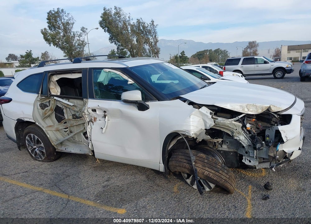 2024 TOYOTA HIGHLANDER XLE VIN: 5TDKDRAH8RS053044