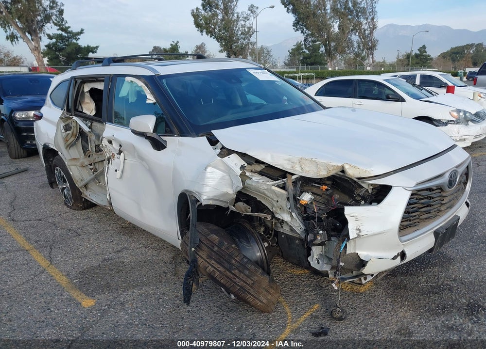 2024 TOYOTA HIGHLANDER XLE VIN: 5TDKDRAH8RS053044