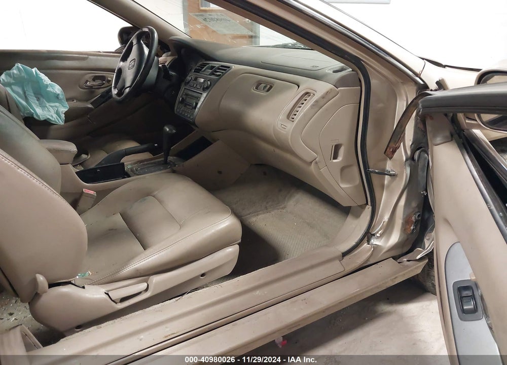 2001 HONDA ACCORD 3.0 EX VIN: 1HGCG22501A027922