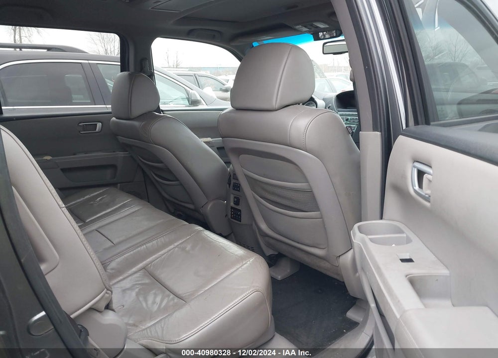 2010 HONDA PILOT EX-L VIN: 5FNYF4H66AB032634