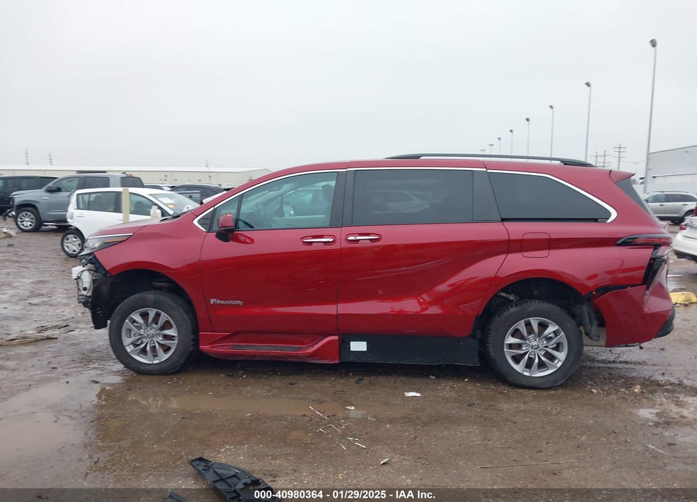 2023 TOYOTA SIENNA XLE VIN: 5TDJRKEC3PS163323