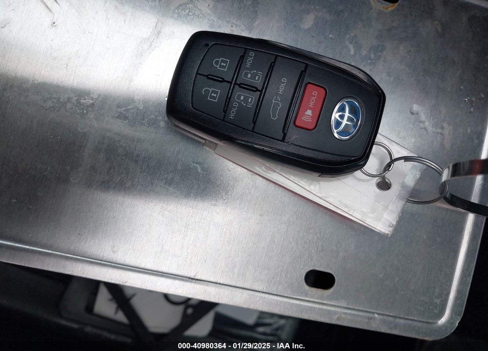 2023 TOYOTA SIENNA XLE VIN: 5TDJRKEC3PS163323