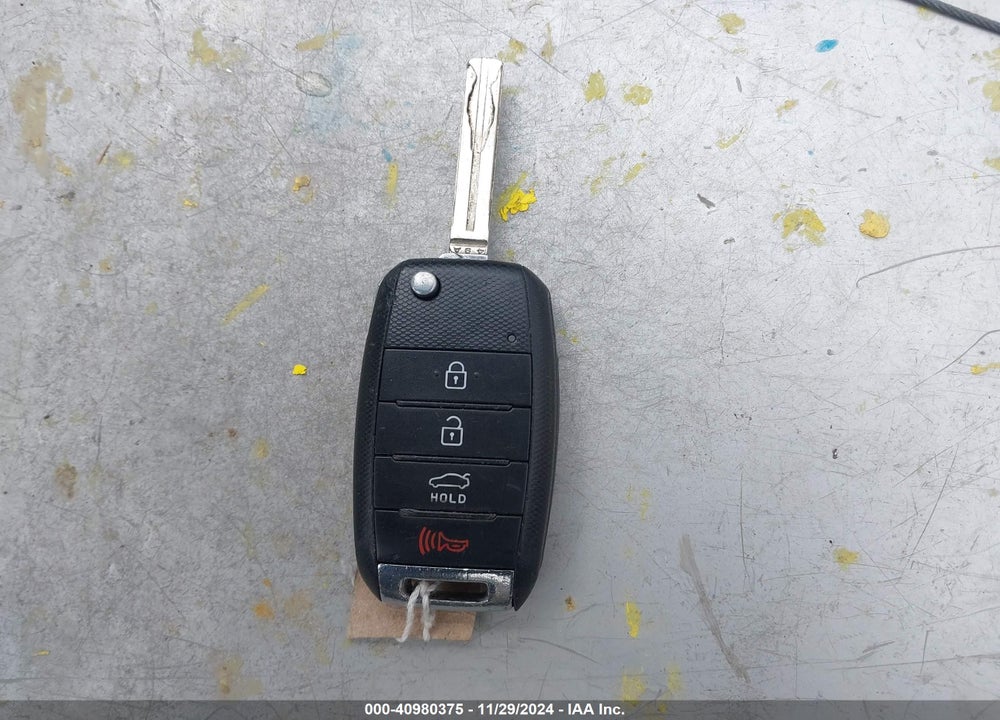 2015 KIA OPTIMA VIN: KNAGM4A7XF5531589