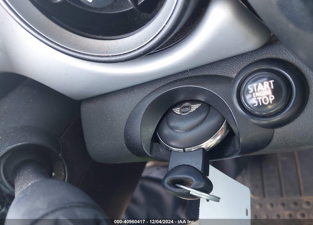 2010 MINI COOPER VIN: WMWMF3C52ATZ24221