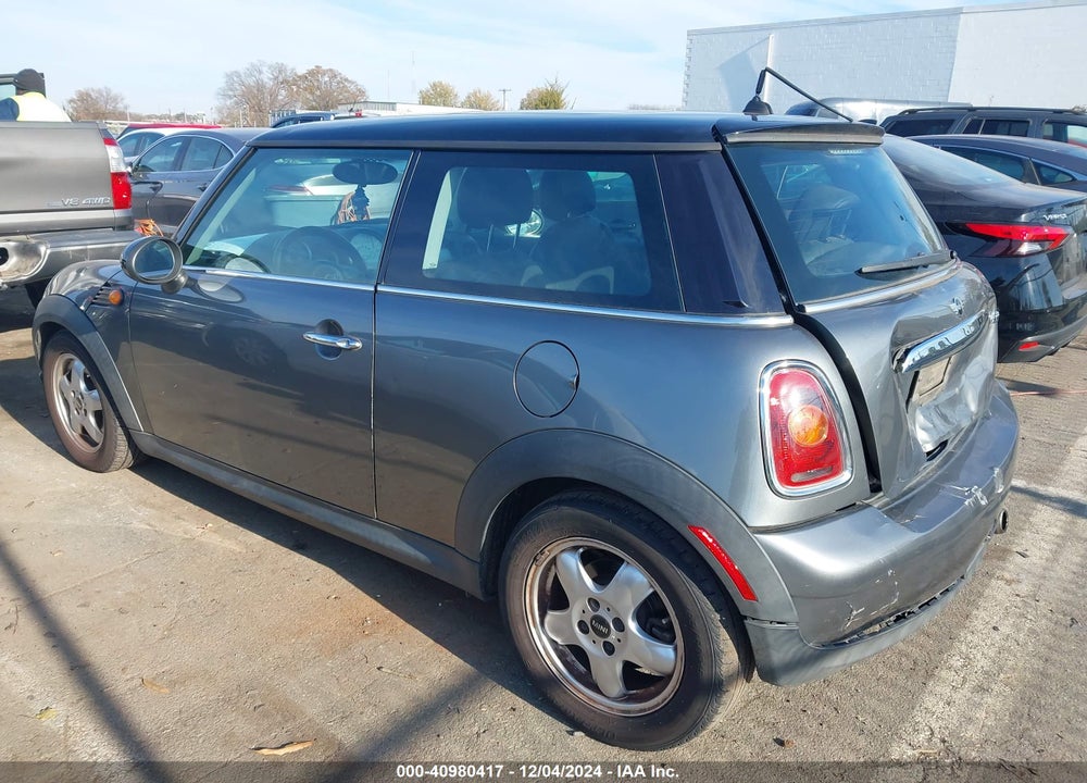 2010 MINI COOPER VIN: WMWMF3C52ATZ24221