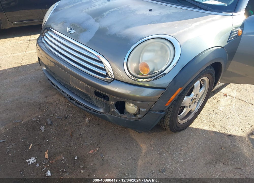 2010 MINI COOPER VIN: WMWMF3C52ATZ24221