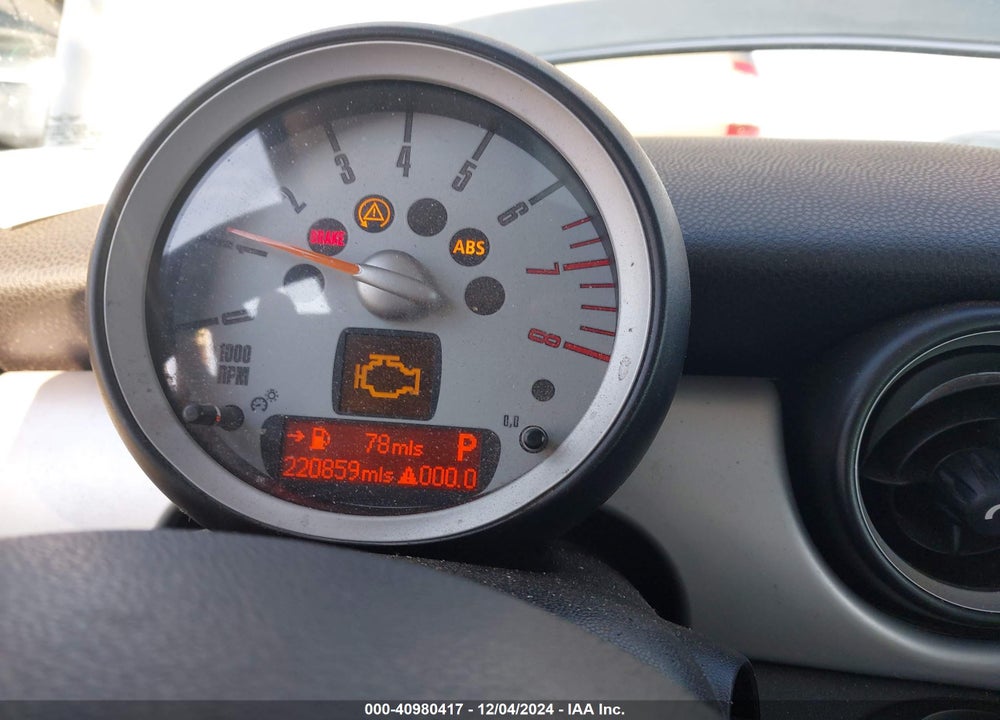 2010 MINI COOPER VIN: WMWMF3C52ATZ24221
