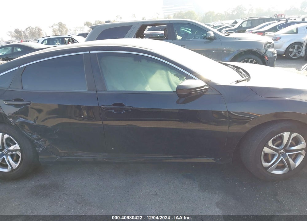 2018 HONDA CIVIC LX VIN: 2HGFC2F52JH530579
