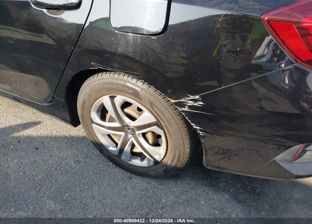 2018 HONDA CIVIC LX VIN: 2HGFC2F52JH530579