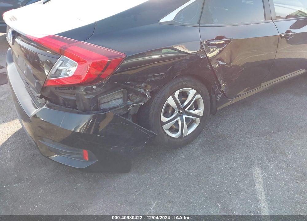 2018 HONDA CIVIC LX VIN: 2HGFC2F52JH530579