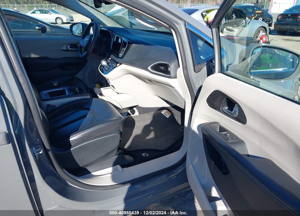 2022 CHRYSLER PACIFICA TOURING L VIN: 2C4RC1BG5NR233965