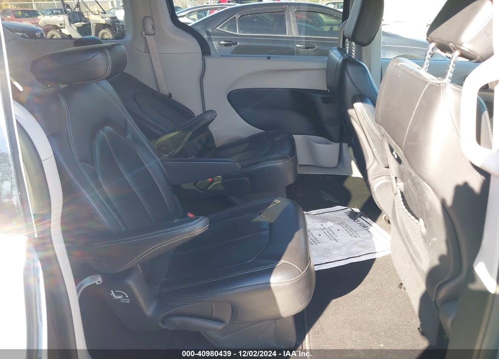 2022 CHRYSLER PACIFICA TOURING L VIN: 2C4RC1BG5NR233965