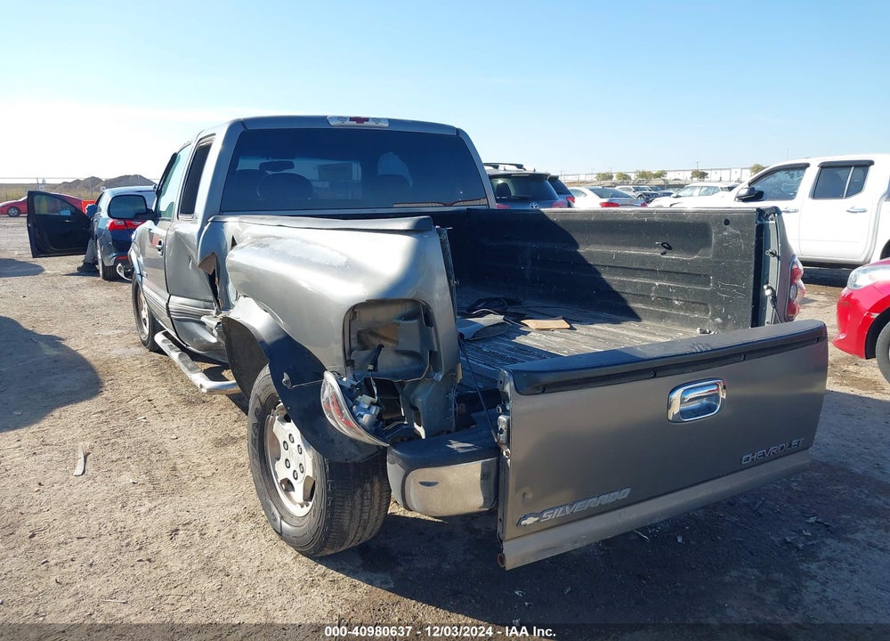2000 CHEVROLET SILVERADO 1500 LS VIN: 2GCEC19T1Y1211532