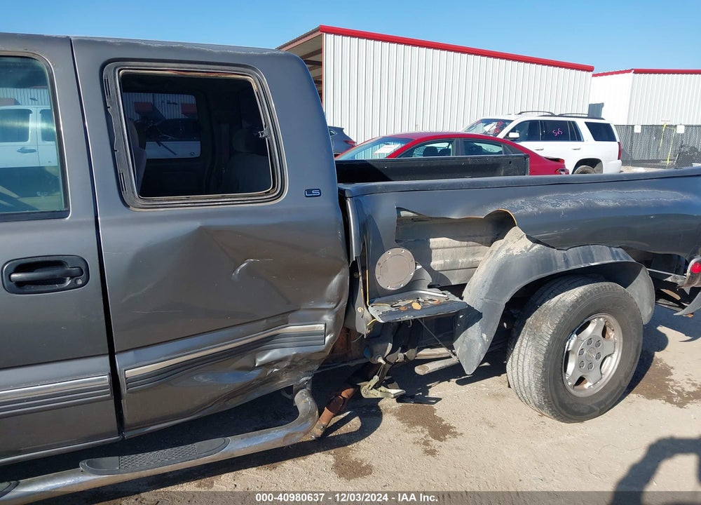 2000 CHEVROLET SILVERADO 1500 LS VIN: 2GCEC19T1Y1211532