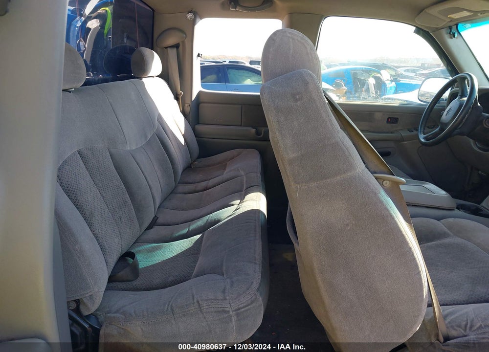 2000 CHEVROLET SILVERADO 1500 LS VIN: 2GCEC19T1Y1211532