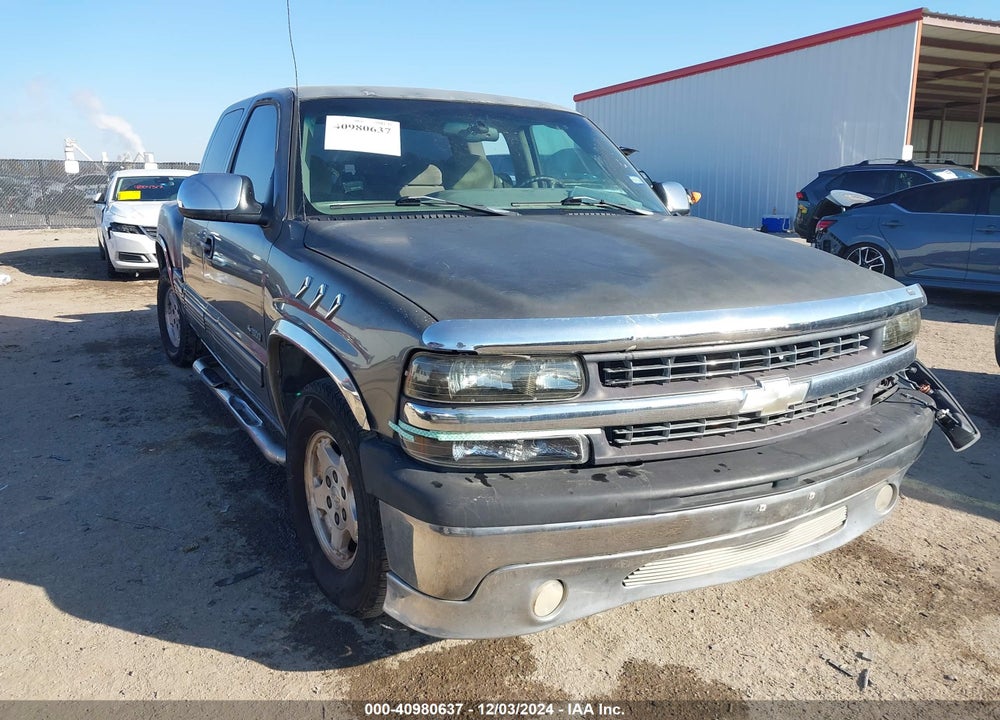 2000 CHEVROLET SILVERADO 1500 LS VIN: 2GCEC19T1Y1211532