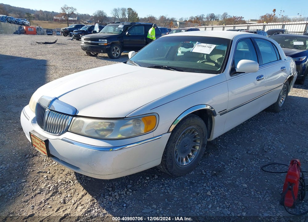 1999 LINCOLN TOWN CAR CARTIER VIN: 1LNHM83W5XY618525