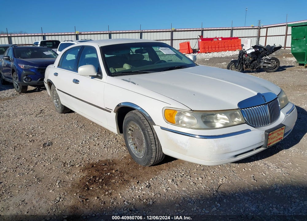 1999 LINCOLN TOWN CAR CARTIER VIN: 1LNHM83W5XY618525