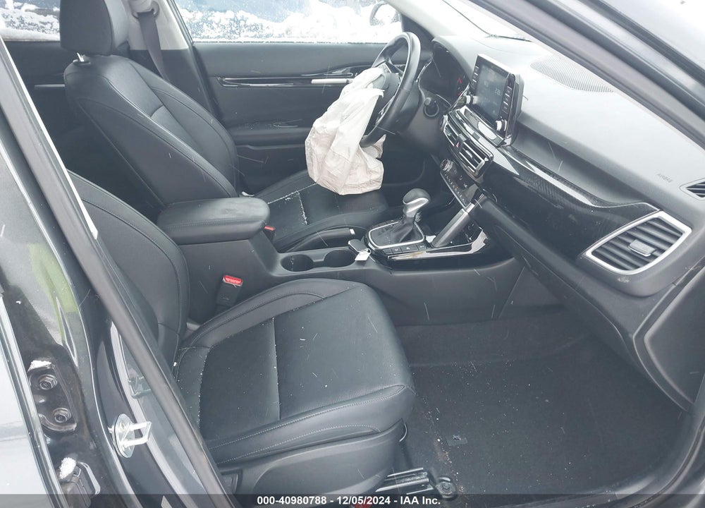 2021 KIA SELTOS EX VIN: KNDERCAA3M7120733