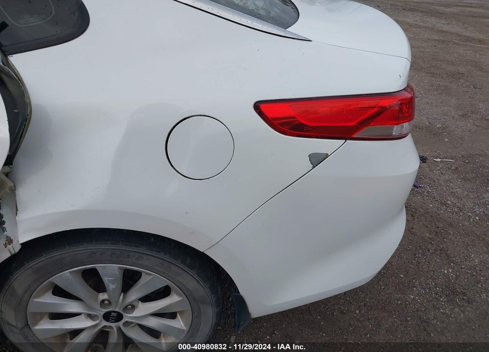 2016 KIA OPTIMA EX VIN: 5XXGU4L38GG040402