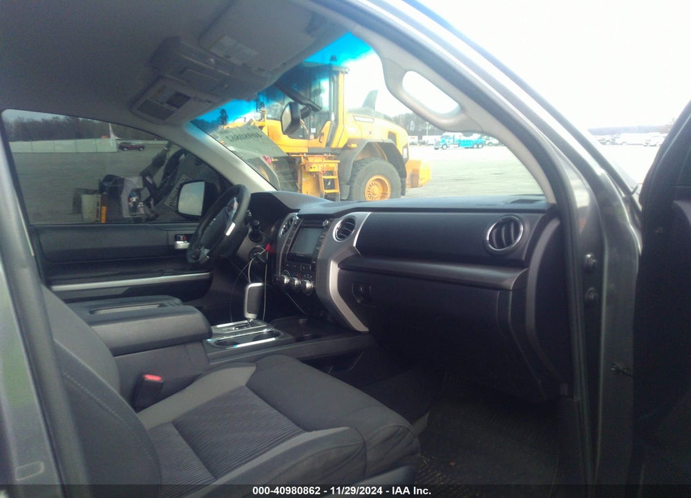 2017 TOYOTA TUNDRA SR5 5.7L V8 VIN: 5TFUW5F16HX611540