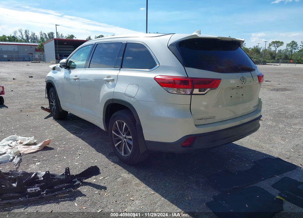 2018 TOYOTA HIGHLANDER SE/XLE VIN: 5TDJZRFH3JS532076