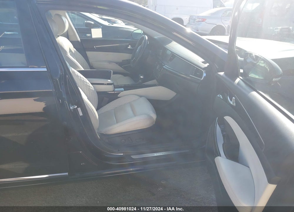2017 KIA CADENZA LIMITED VIN: KNALC4J11H5066068