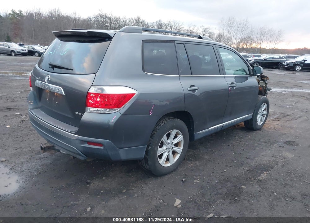 2013 TOYOTA HIGHLANDER SE V6 VIN: 5TDBK3EH5DS196877