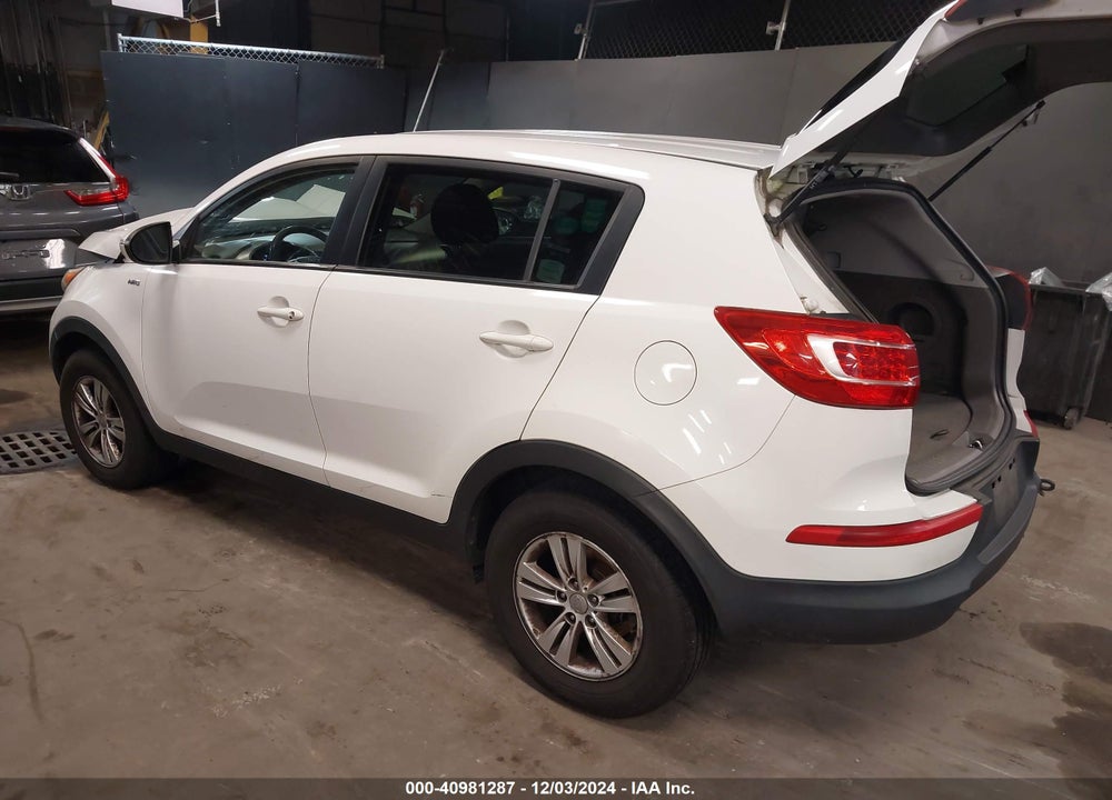 2011 KIA SPORTAGE LX VIN: KNDPBCA20B7048554