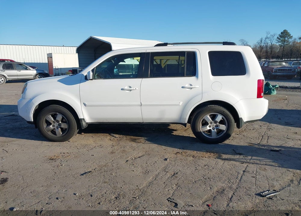 2011 HONDA PILOT EX-L VIN: 5FNYF3H56BB014895