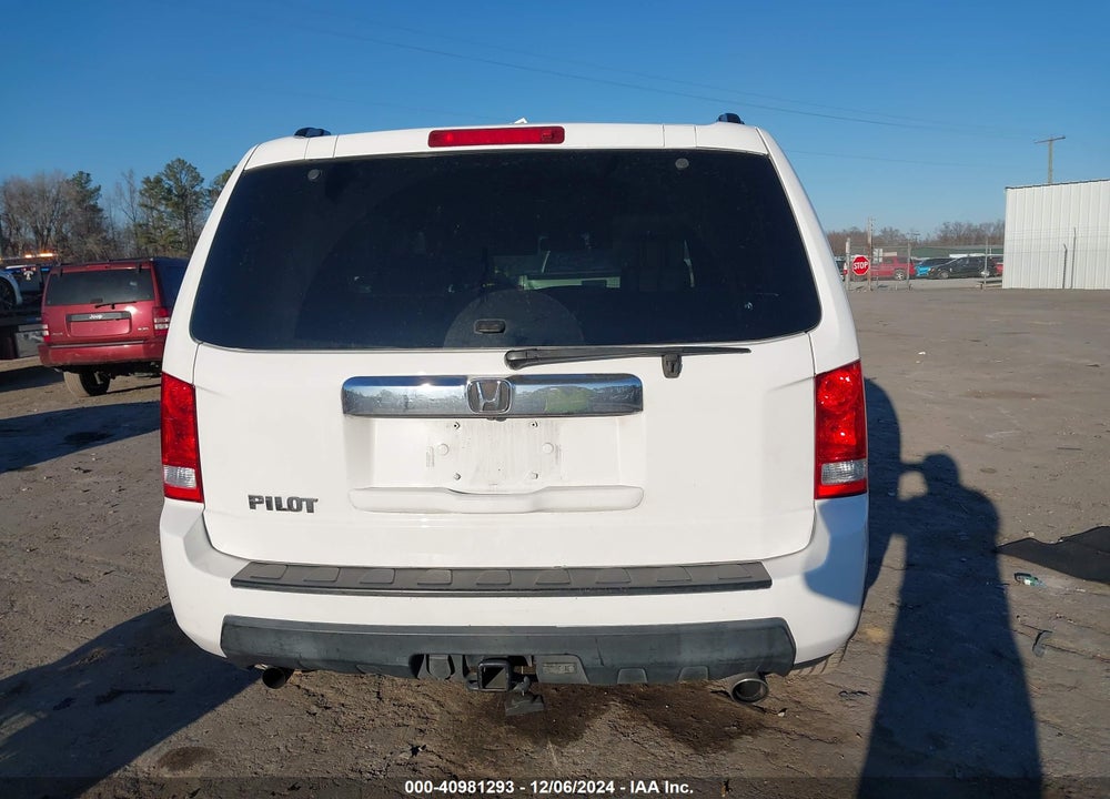 2011 HONDA PILOT EX-L VIN: 5FNYF3H56BB014895