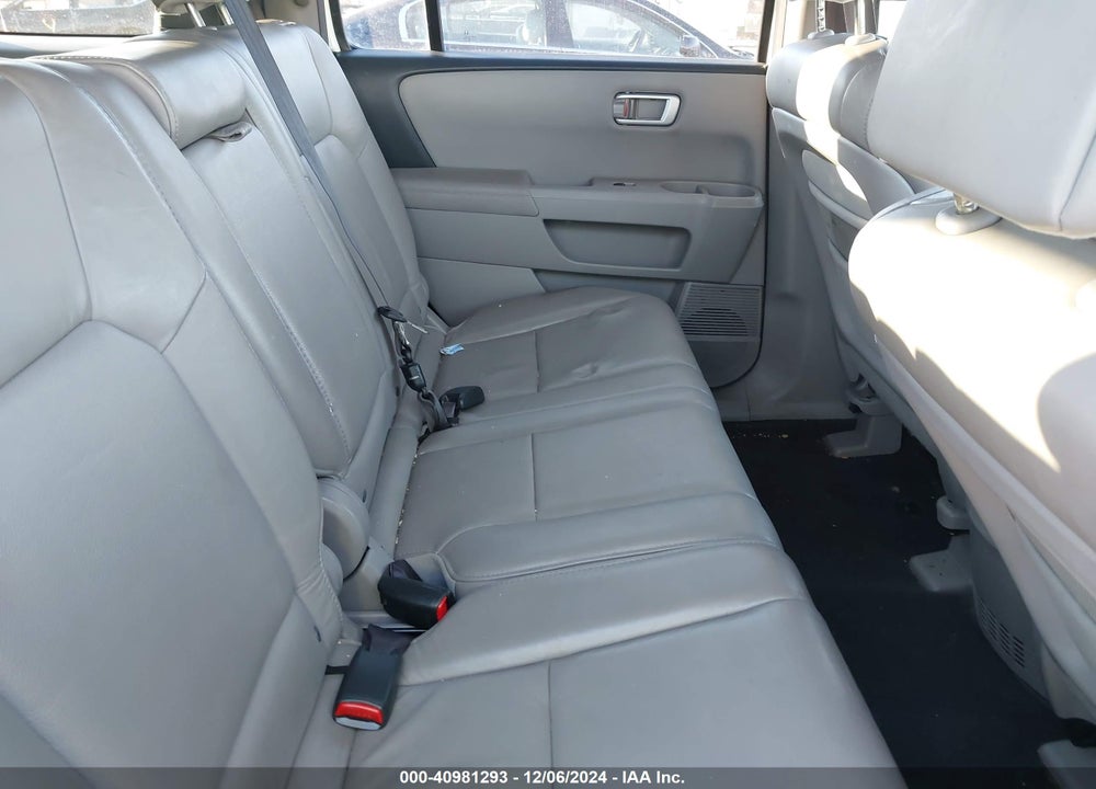 2011 HONDA PILOT EX-L VIN: 5FNYF3H56BB014895