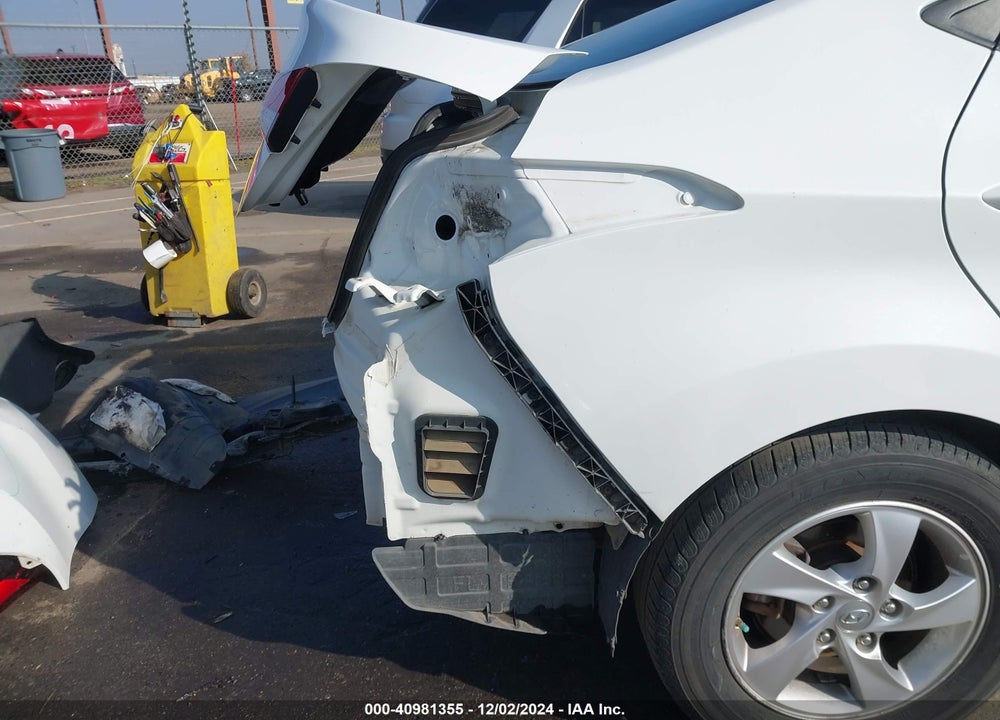 2014 HYUNDAI ELANTRA SE VIN: 5NPDH4AE9EH514600