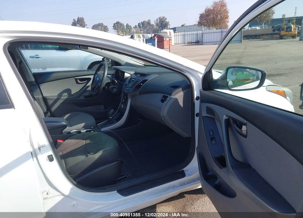 2014 HYUNDAI ELANTRA SE VIN: 5NPDH4AE9EH514600