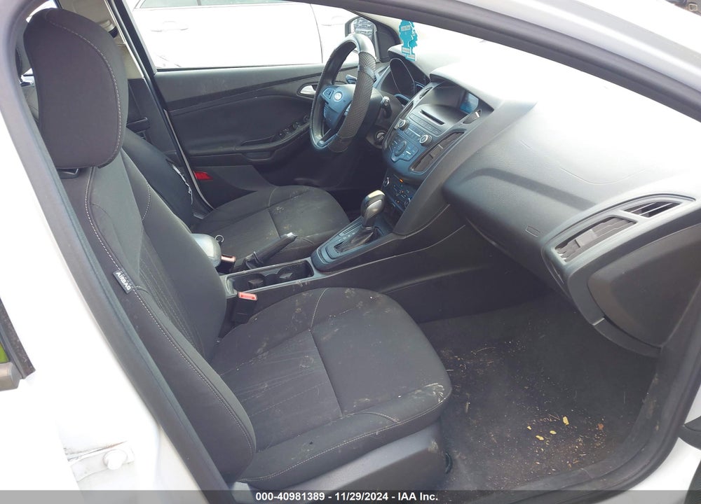 2015 FORD FOCUS SE VIN: 1FADP3K21FL311172