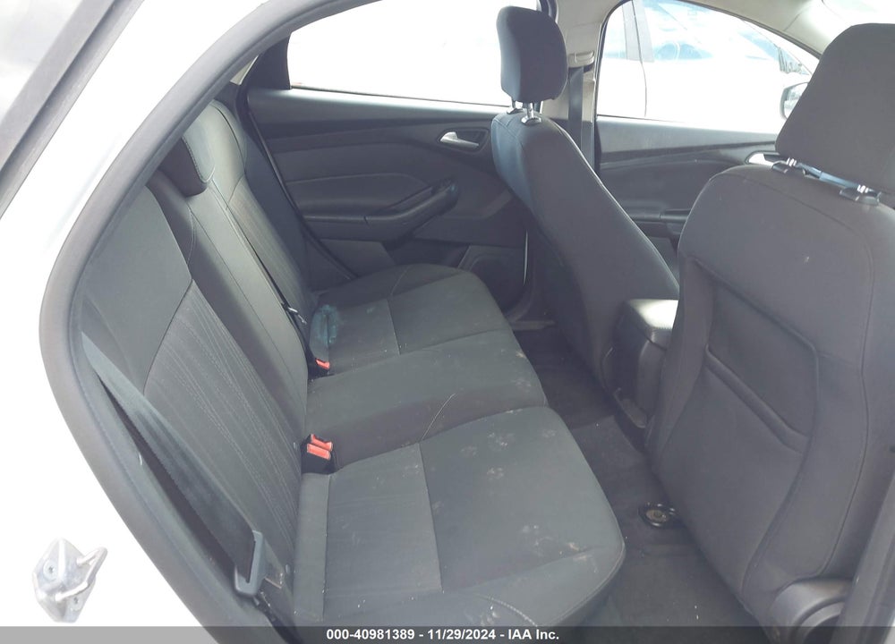 2015 FORD FOCUS SE VIN: 1FADP3K21FL311172