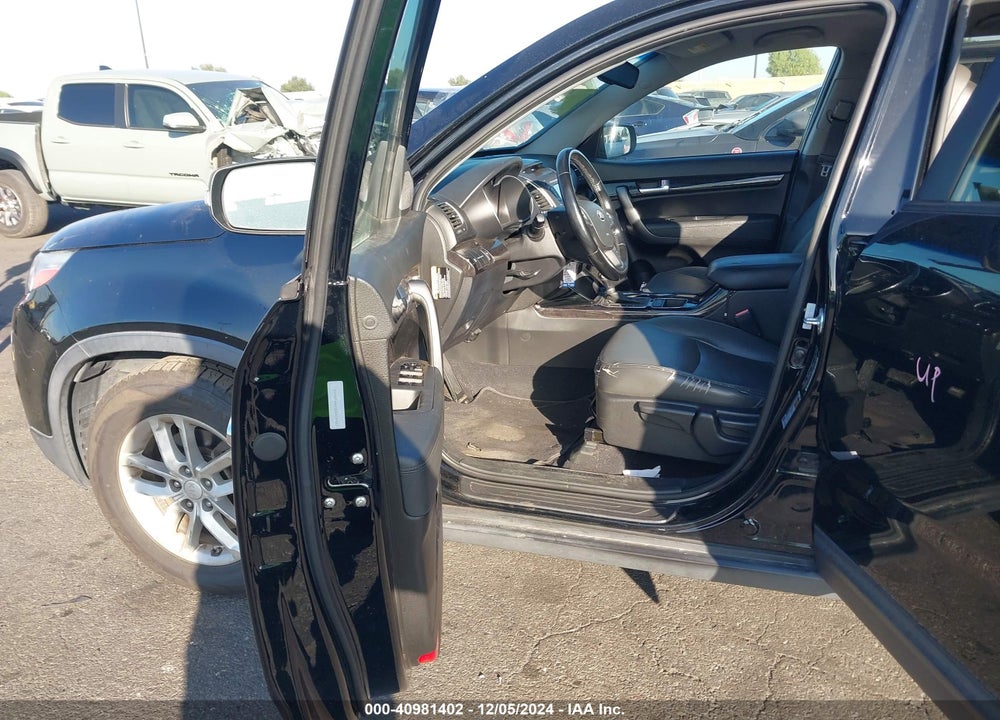 2014 KIA SORENTO LX VIN: 5XYKT4A65EG434863