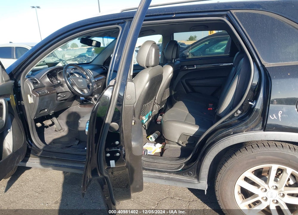 2014 KIA SORENTO LX VIN: 5XYKT4A65EG434863