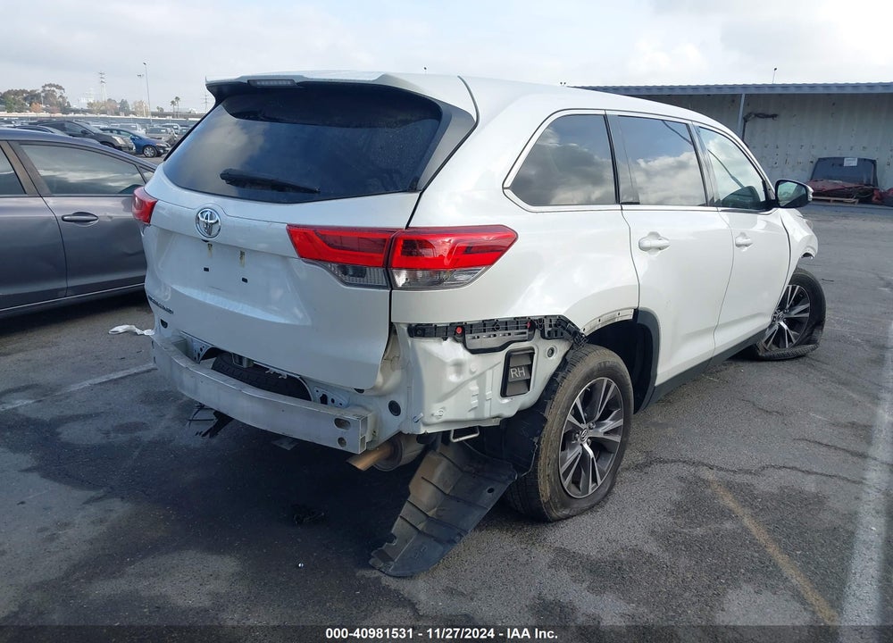 2019 TOYOTA HIGHLANDER LE VIN: 5TDZARFH7KS043482