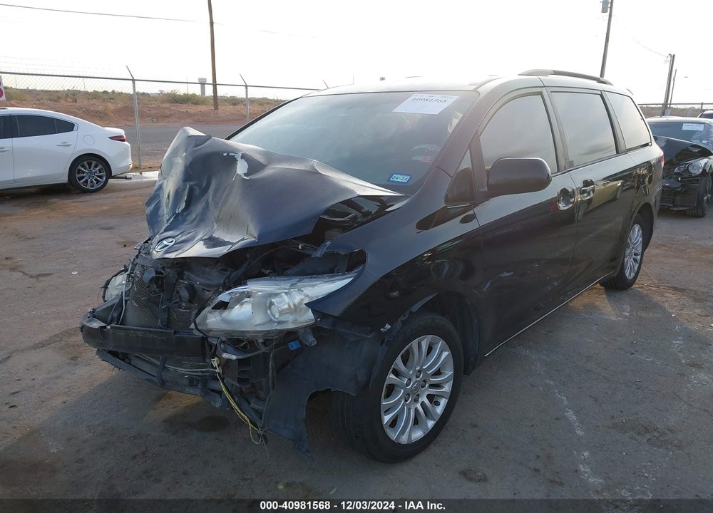 2013 TOYOTA SIENNA XLE V6 8 PASSENGER VIN: 5TDYK3DC5DS387814