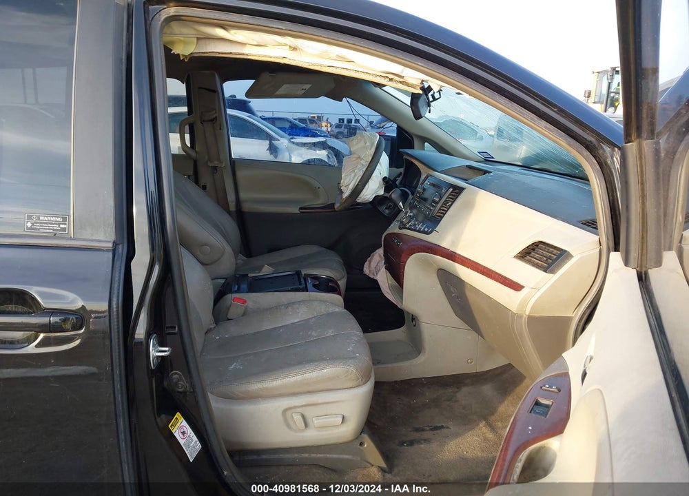 2013 TOYOTA SIENNA XLE V6 8 PASSENGER VIN: 5TDYK3DC5DS387814