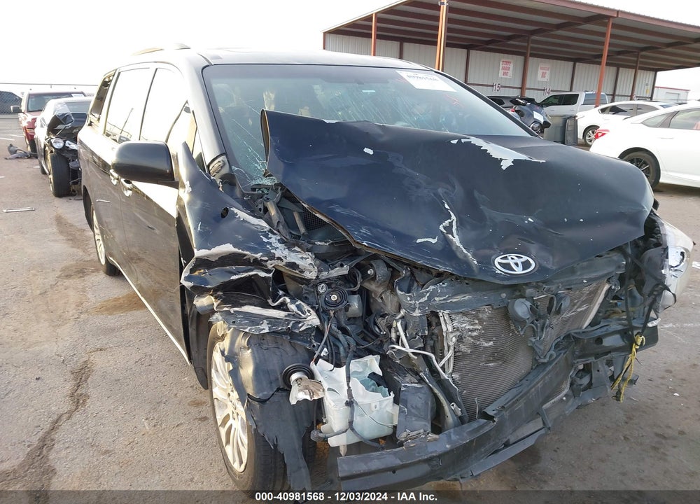 2013 TOYOTA SIENNA XLE V6 8 PASSENGER VIN: 5TDYK3DC5DS387814