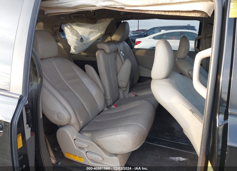 2013 TOYOTA SIENNA XLE V6 8 PASSENGER VIN: 5TDYK3DC5DS387814