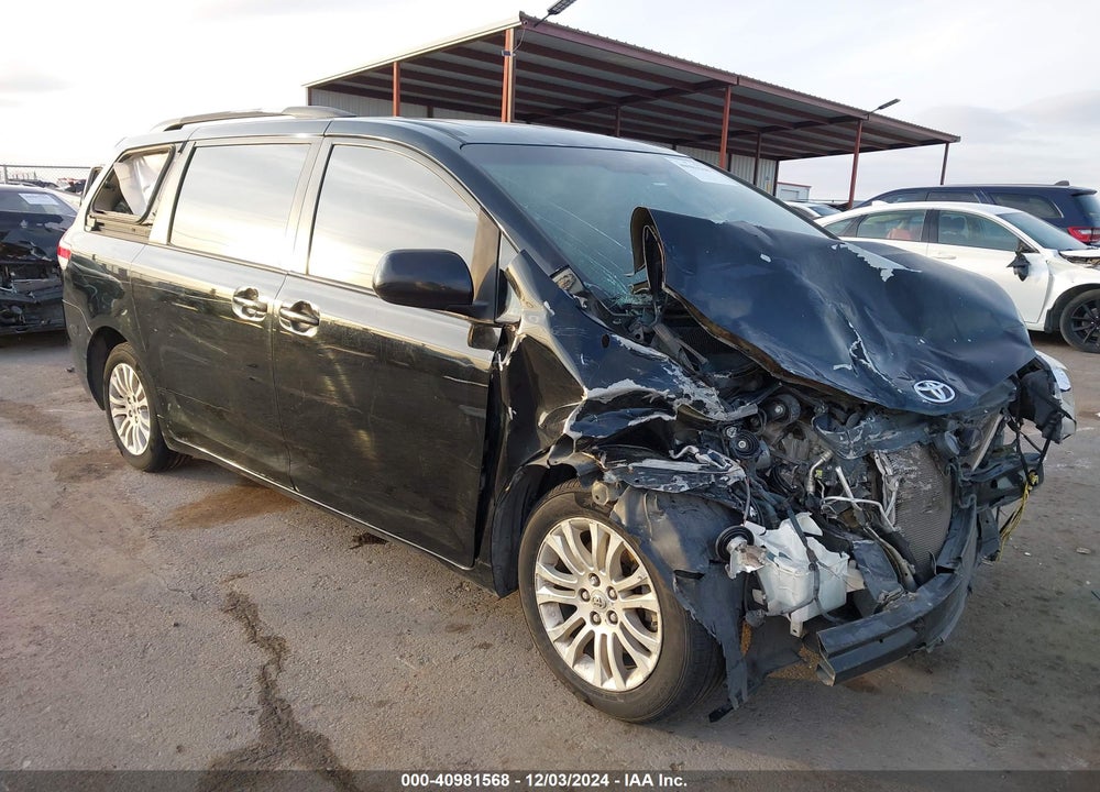 2013 TOYOTA SIENNA XLE V6 8 PASSENGER VIN: 5TDYK3DC5DS387814