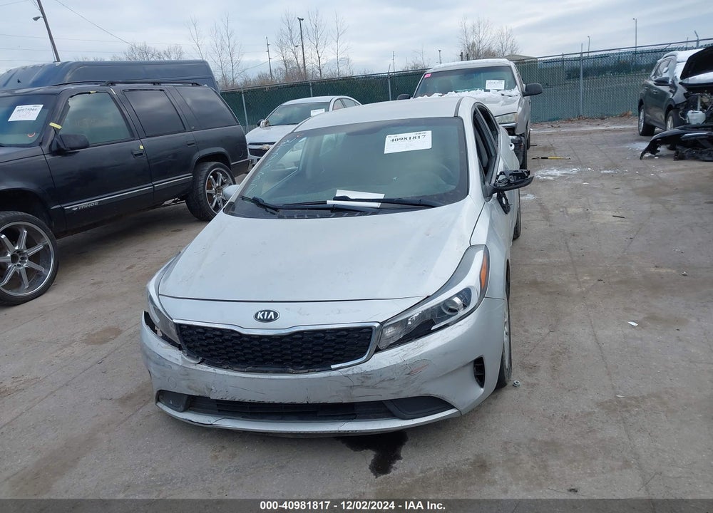 2018 KIA FORTE LX VIN: 3KPFK4A75JE271541