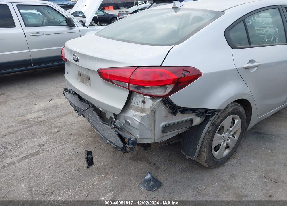 2018 KIA FORTE LX VIN: 3KPFK4A75JE271541