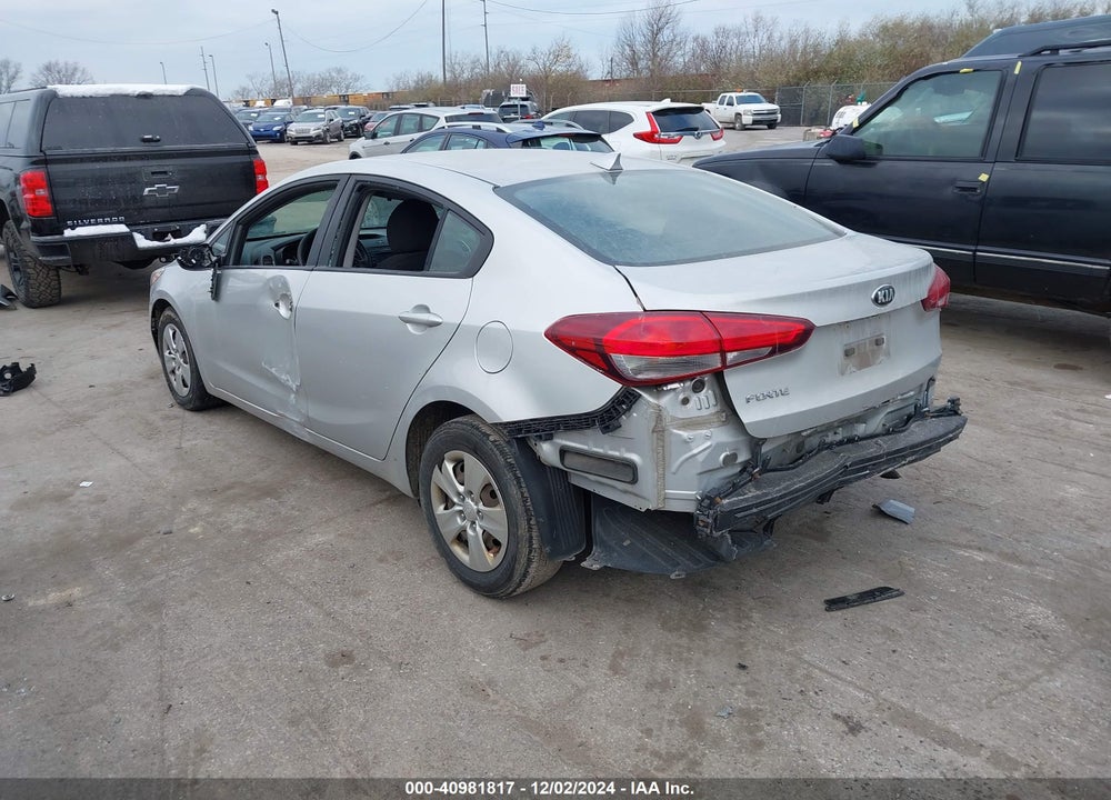 2018 KIA FORTE LX VIN: 3KPFK4A75JE271541