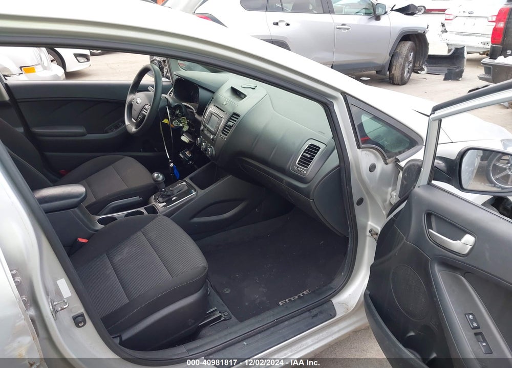 2018 KIA FORTE LX VIN: 3KPFK4A75JE271541