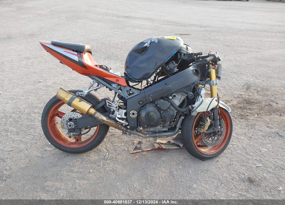 2001 SUZUKI GSX-R1000 VIN: JS1GT74A112104496